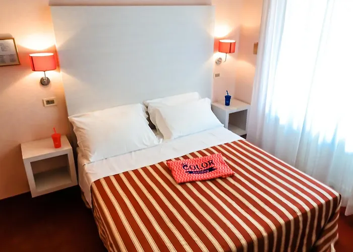 Color Metropolitan Family 3*