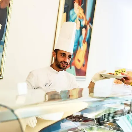 Color Metropolitan Family 3* チェゼナーティコ