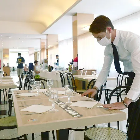 Color Metropolitan Family 3*