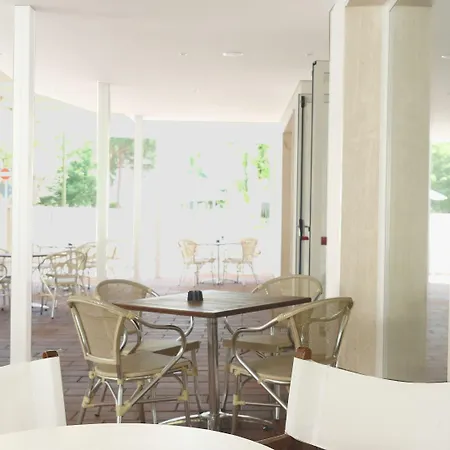 Color Metropolitan Family 3*