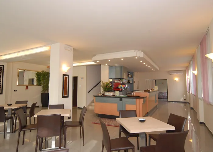 Color Metropolitan Family فندق