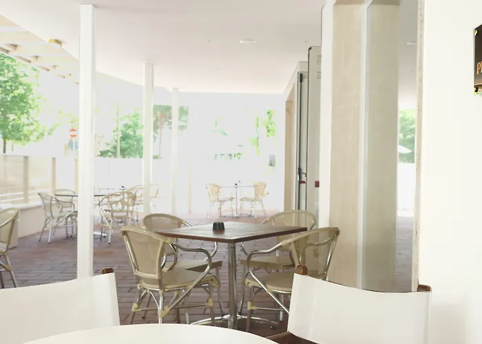 Color Metropolitan Family 3*